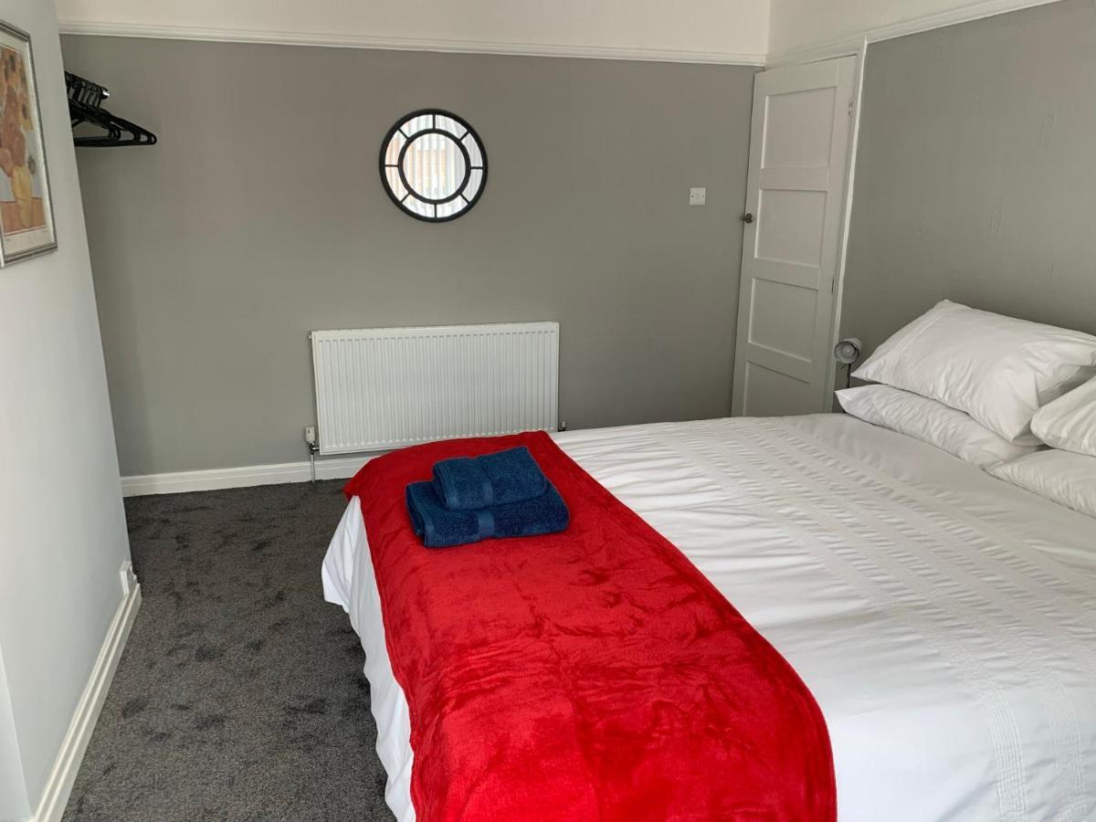 Modern Fully Refurbished 3 Bedroom Home ブラックプール エクステリア 写真