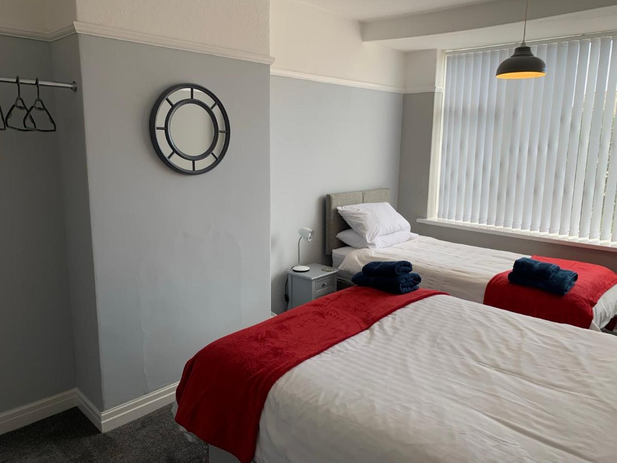 Modern Fully Refurbished 3 Bedroom Home ブラックプール エクステリア 写真