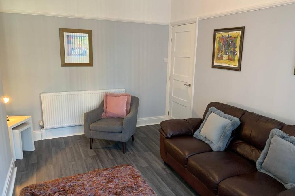 Modern Fully Refurbished 3 Bedroom Home ブラックプール エクステリア 写真