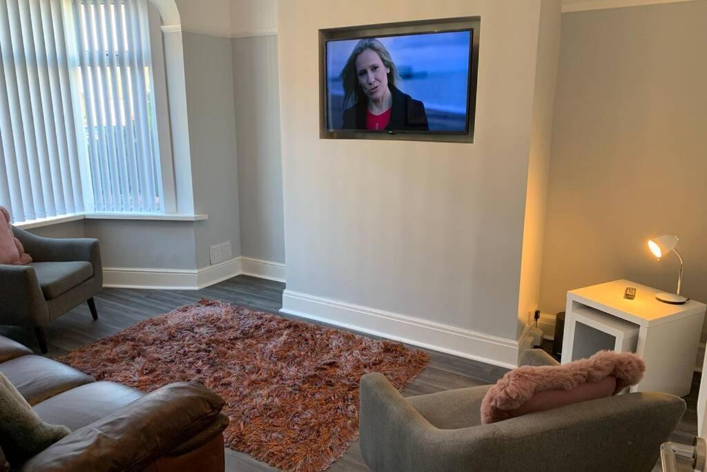 Modern Fully Refurbished 3 Bedroom Home ブラックプール エクステリア 写真
